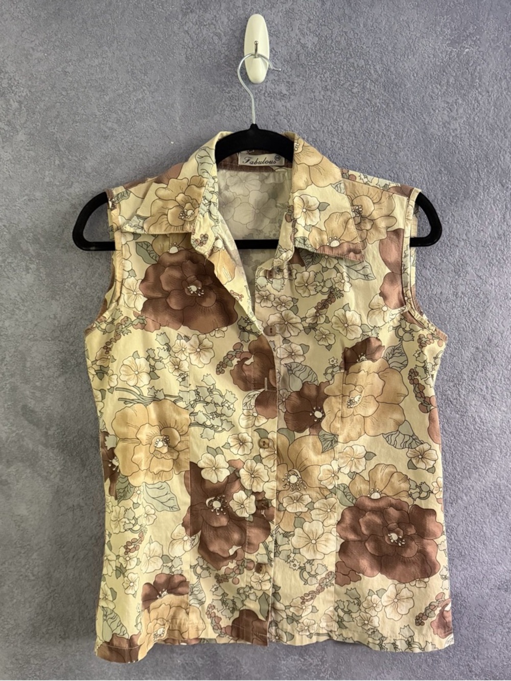 Fabulous Button Down Sleeveless Top (Used — Good) • Size: 38 (Fits S)